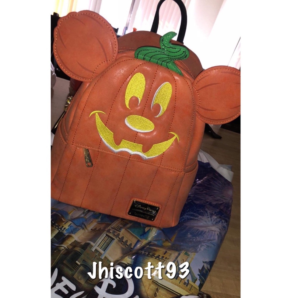 🎃BNWT PUMPKIN MICKEY LOUNGEFLY BACKPACK!🎃